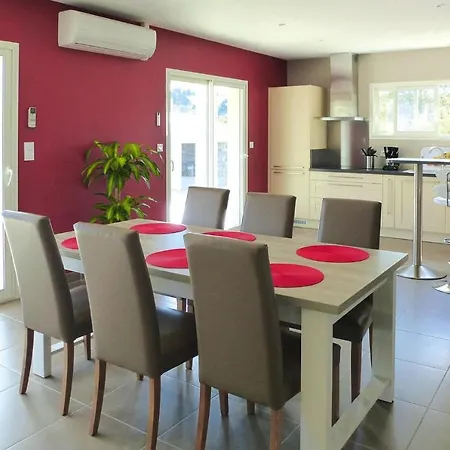 Pretty With Garden And Private Pool, Holiday home