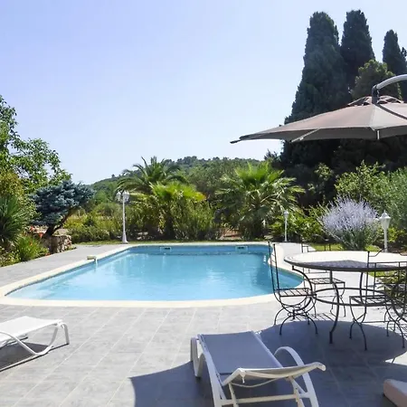 Pretty With Garden And Private Pool, Holiday home *