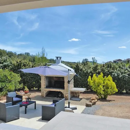 Pretty With Garden And Private Pool,
