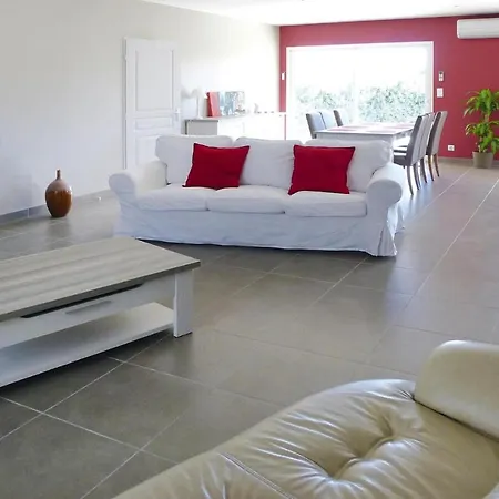Pretty With Garden And Private Pool, * Gabian