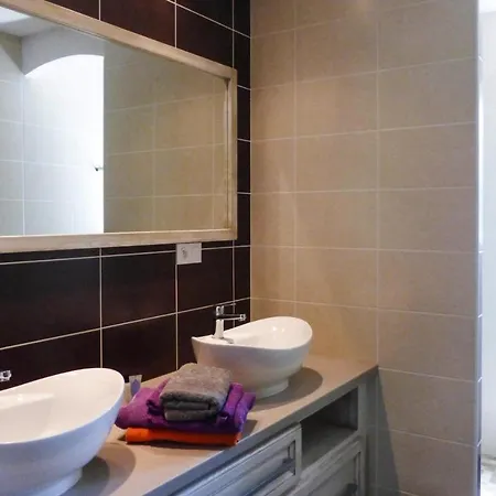 Pretty With Garden And Private Pool, Holiday home *