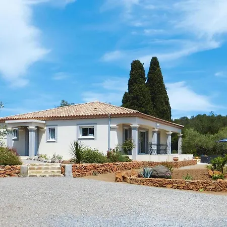 Pretty With Garden And Private Pool, Holiday home *